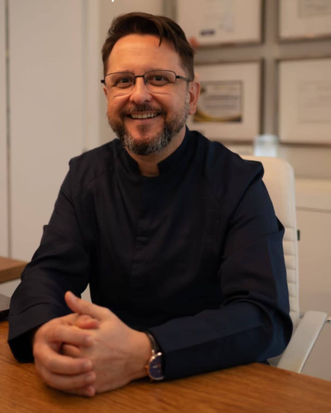 Dr. Alan G. Buchmann — Cirurgião-Dentista